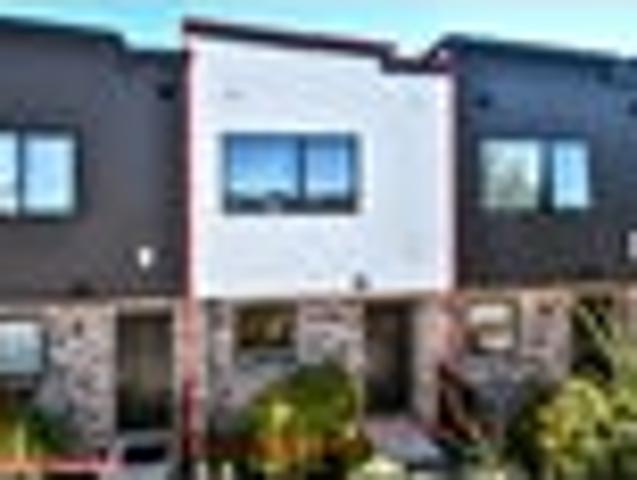 Townhouse for sale in Manurewa