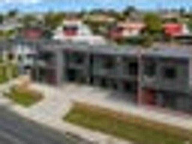 Townhouse for sale in Oratia
