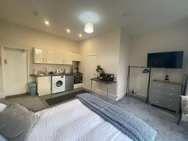 Apartment for rent in Berry Hill, Potters Corner