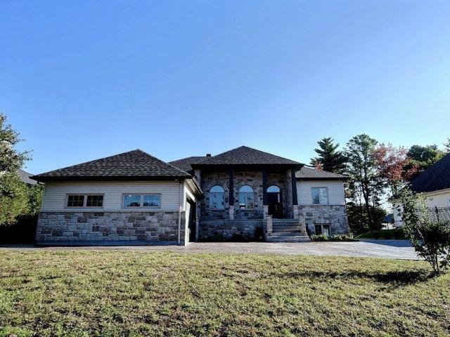 House for rent in Terrebonne