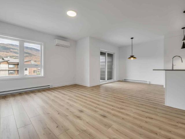 Apartment for rent in Centreville, Québec