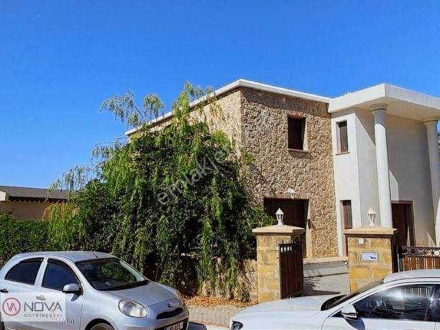 Girne içerisinde satılık Villa