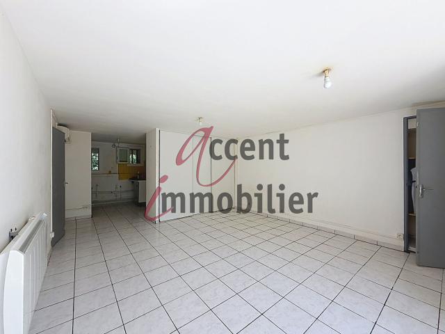 Studio location à Noves, Bouches-du-Rhône