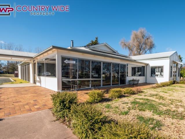 Showroom for rent in Guyra