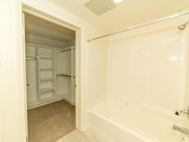 Apartment for rent in Canoga Park, California