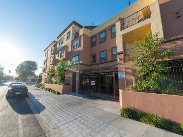 Apartment for rent in Canoga Park, California