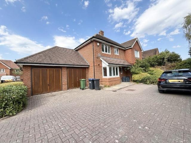 House for rent in Pachesham Park, Surrey