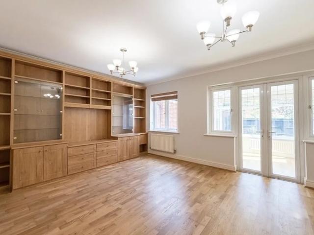 House for rent in Pachesham Park, Surrey