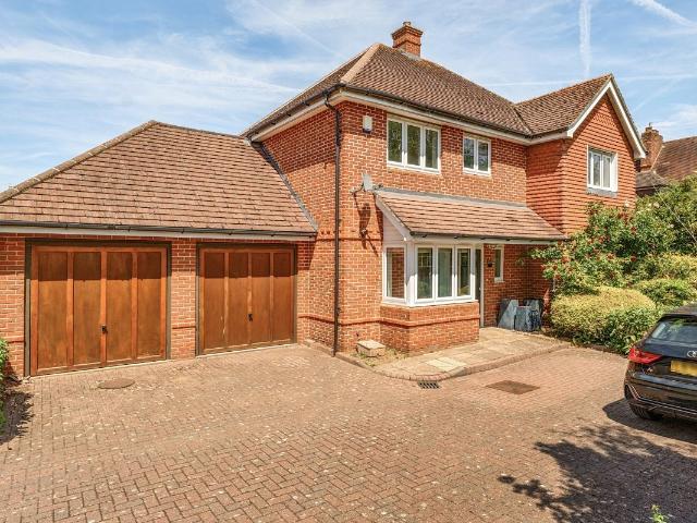 House for rent in Pachesham Park, Surrey