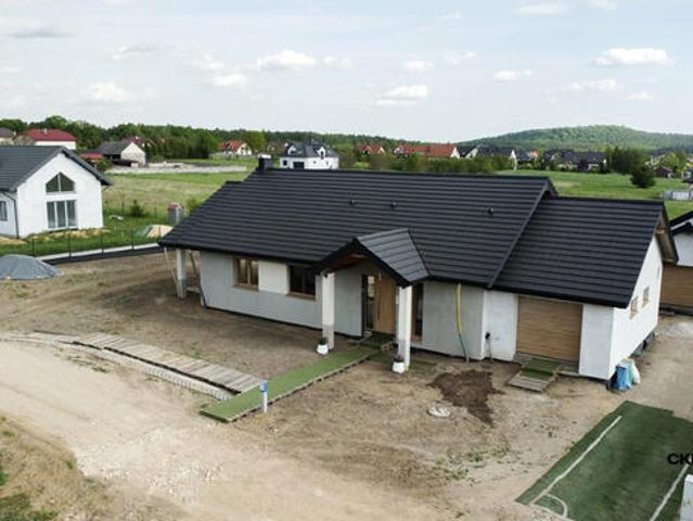 Dom na sprzedaż w Sitkówka-nowiny, Świętokrzyskie