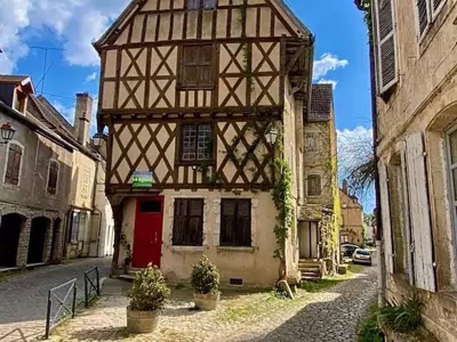 Maison vente à Le Faubourg, Noyers