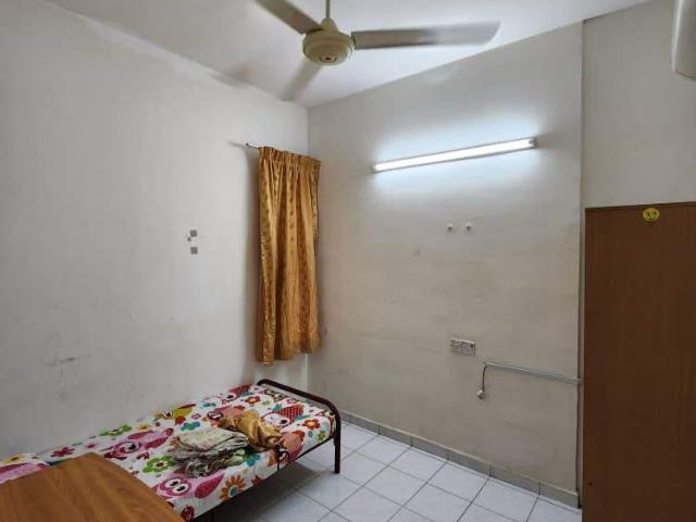 Room for rent in Mukim 13, Georgetown