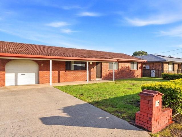 House for sale in Grafton