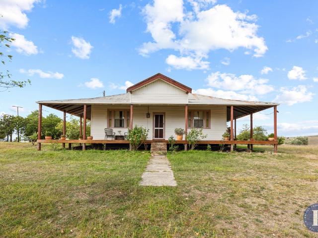 Cottage for sale in Frogmore, New South Wales