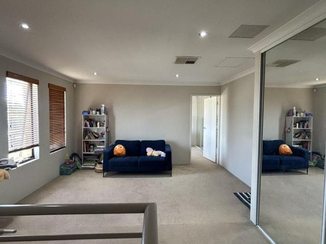 Townhouse for rent in Cloverdale, City of Belmont