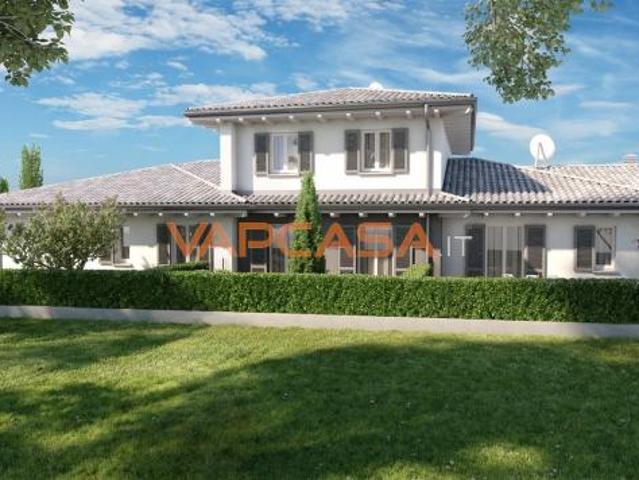 Villa Indipendente in vendita a Romano Di Lombardia, Lombardia
