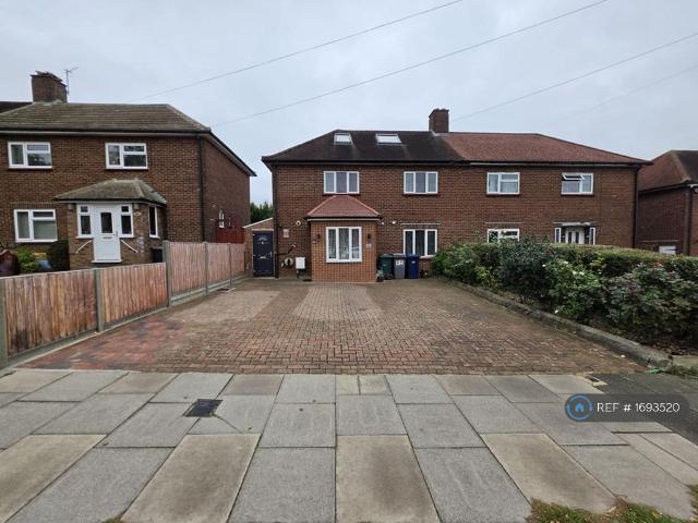 House for rent in London Borough of Barnet, Greater London