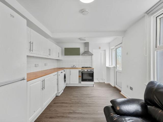 Apartment for rent in London Borough of Merton, Greater London