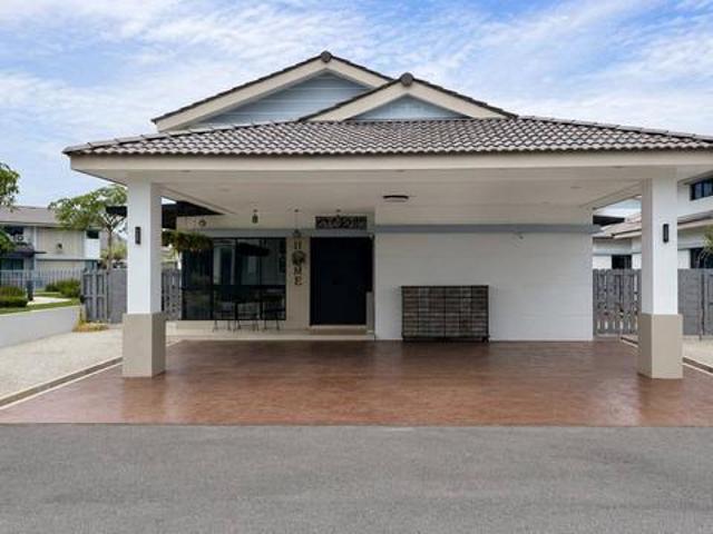 Bungalow for sale in Wellesley, Penang