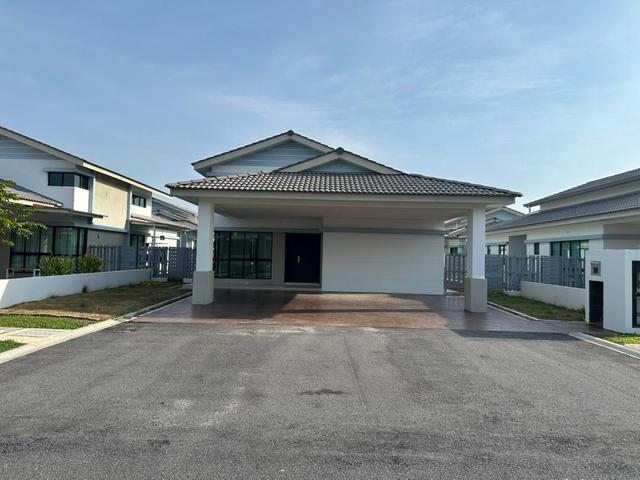 Bungalow for sale in Wellesley, Penang