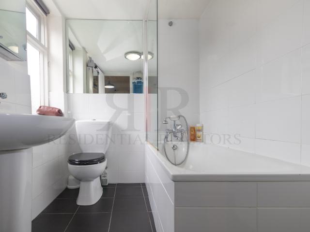 Apartment for rent in Bellenden, Greater London