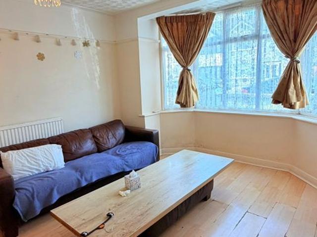 Apartment for rent in Seven Kings, Greater London