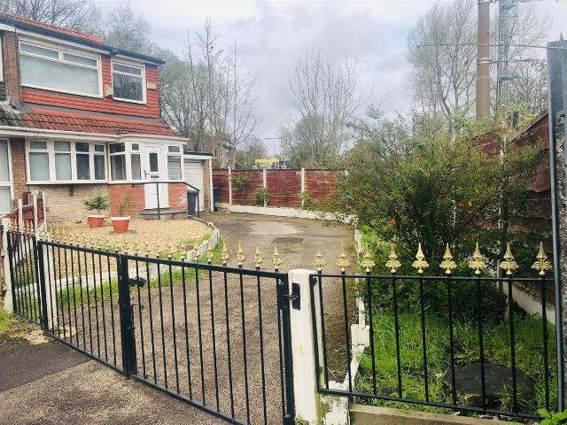 House for rent in Besses o' th' Barn, Bury