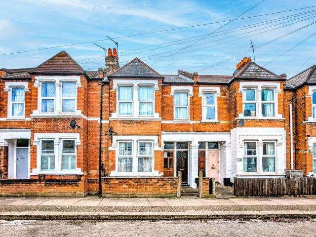 Apartment for rent in Furzedown, Greater London