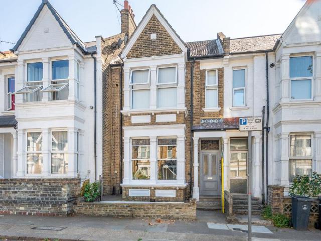 House for rent in Harlesden, Greater London