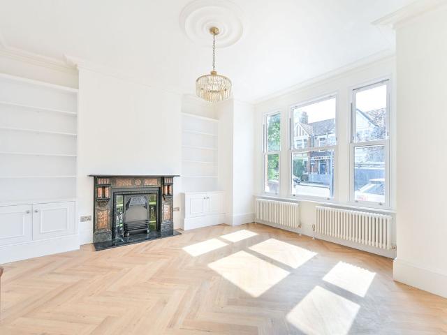House for rent in Harlesden, Greater London