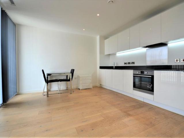 Apartment for rent in Kingsbury, Greater London