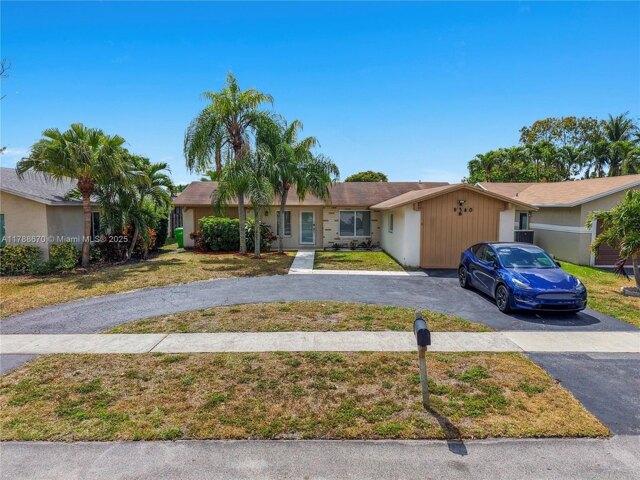House for sale in Sunrise