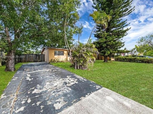 House for sale in Oakland Park