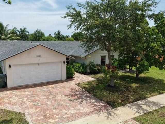 House for sale in Oakland Park