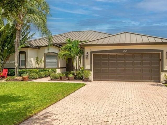 House for sale in Coral Springs