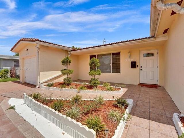 House for sale in Sunrise