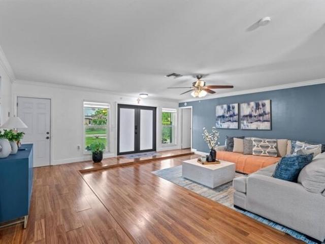 House for sale in Sunrise