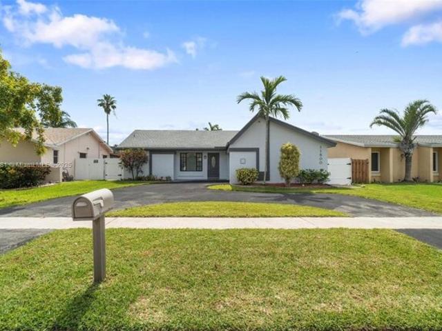 House for sale in Sunrise