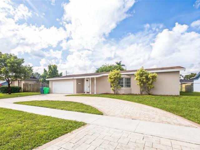 House for sale in Sunrise