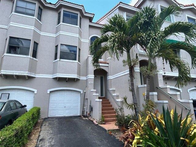 House for sale in Sunrise