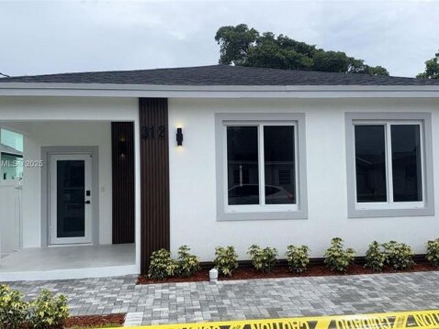 House for sale in Hallandale