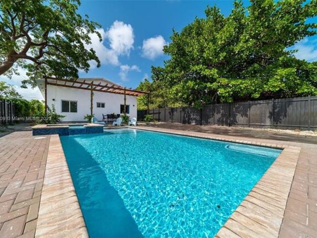 House for sale in Hallandale