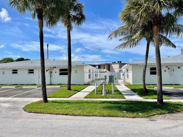 House for sale in Lauderhill