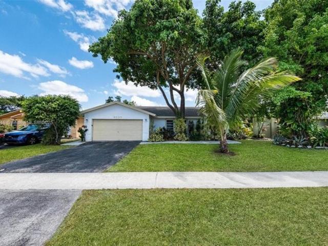 House for sale in Sunrise