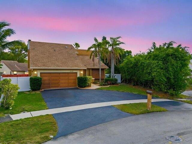 House for sale in Sunrise