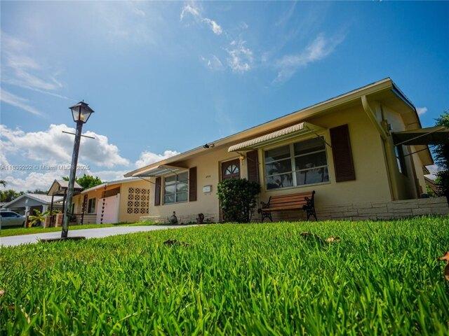 House for sale in Tamarac