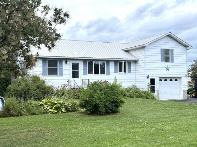 House for sale in Champlain