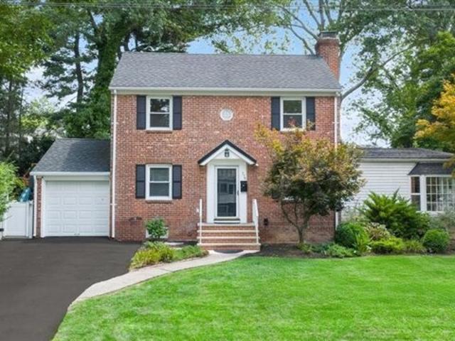 House for sale in River Edge, New Jersey