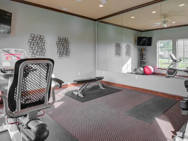 Apartment for rent in Oak Crossing Apartments, Fort Wayne