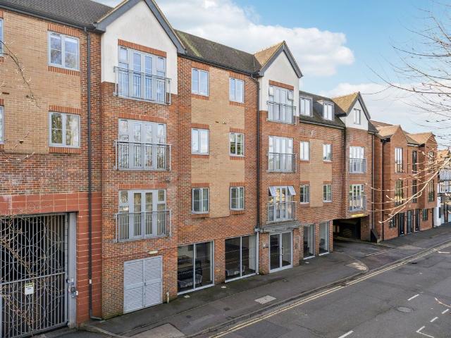 Apartment for rent in Gerrards Cross, Denham
